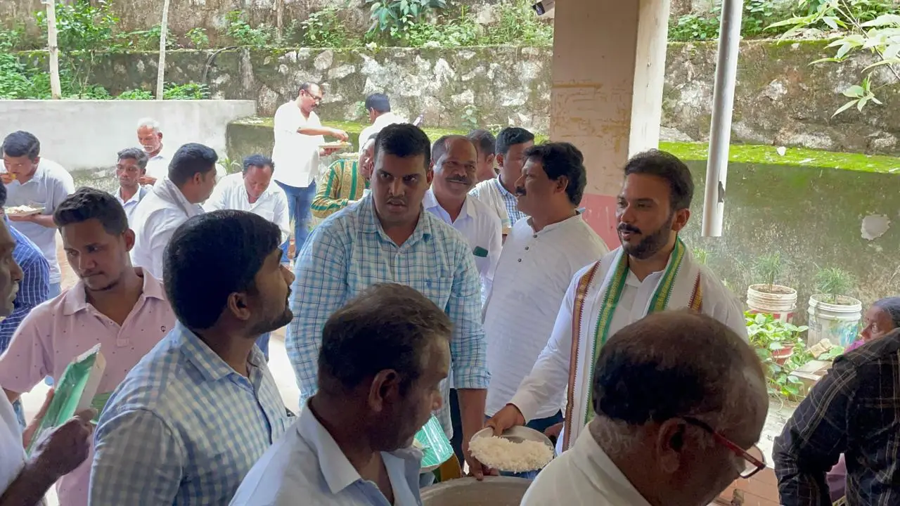 Food Distribution By MLA Rupesh Panigrahi hi-tech plaza