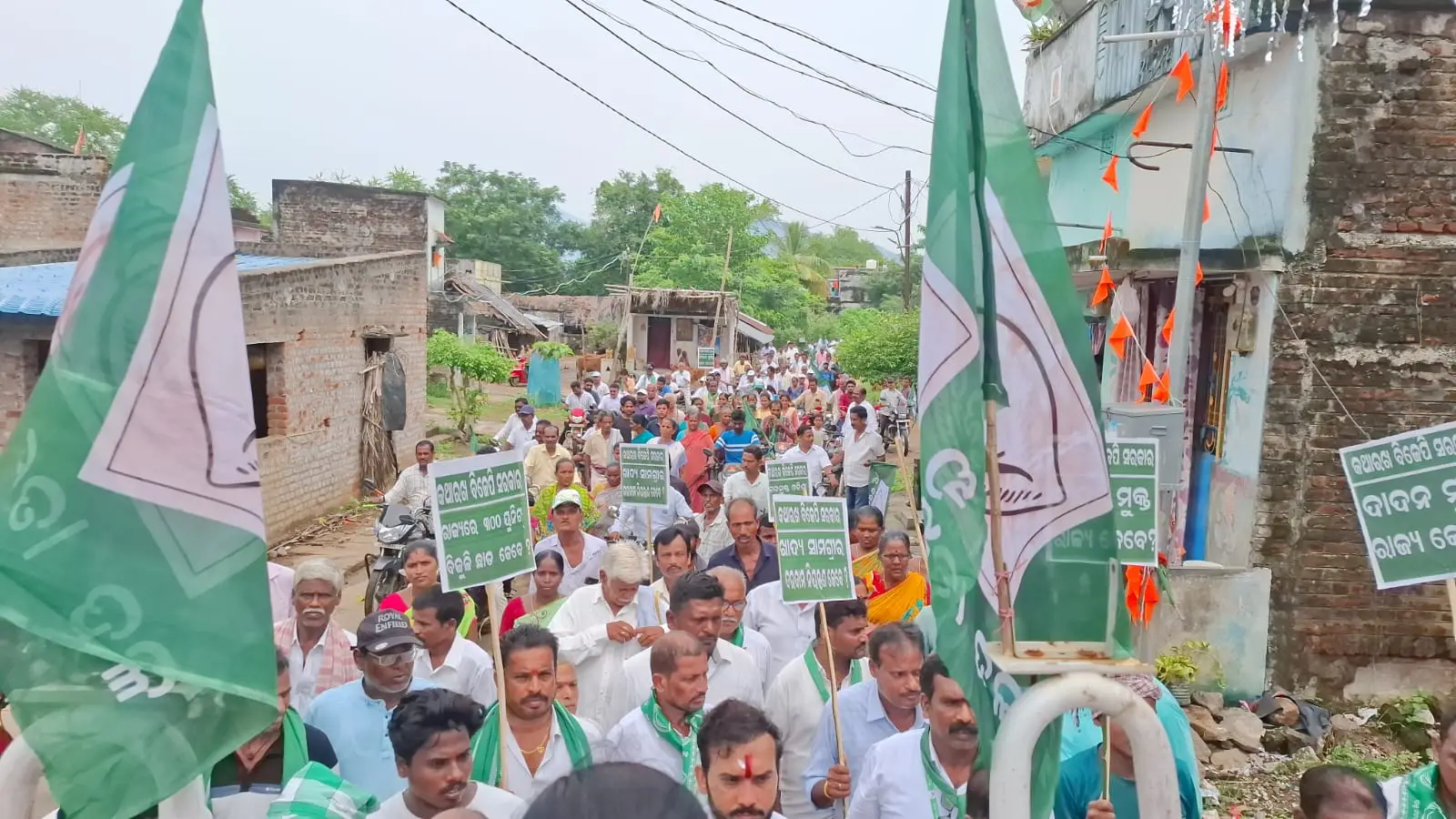 Huge People in the support of the protest bt MLA of Paralakhemundi